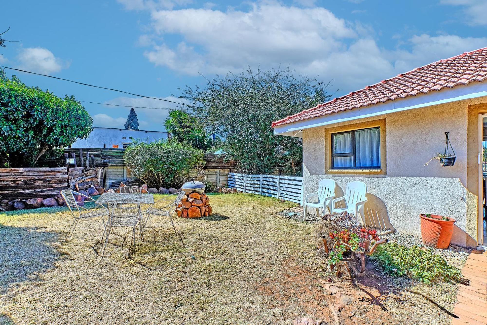 Large 1 Bedroom Cottage, 15 Min From Or Tambo Airport, With Backup Power And Water Germiston Exteriör bild