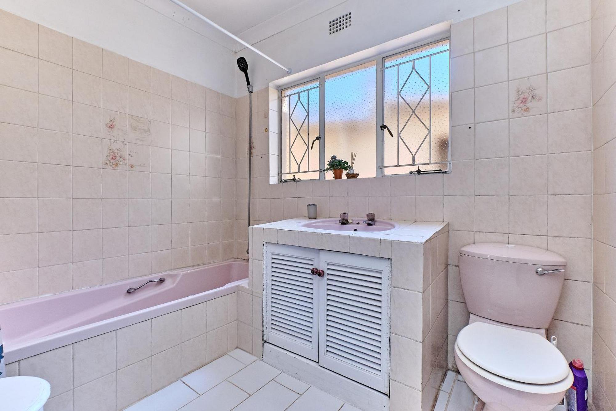 Large 1 Bedroom Cottage, 15 Min From Or Tambo Airport, With Backup Power And Water Germiston Exteriör bild
